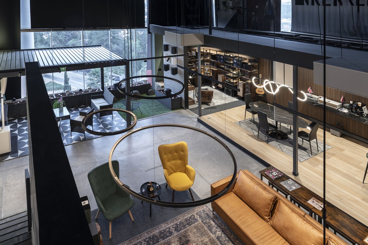 arcomexico's tweet photo. En ZyG Audio, la arquitectura recrea un ambiente residencial para conectar al usuario con la tecnología desde lo cotidiano.

Un artículo por @Installmx: https://t.co/vgHONTwtBq

#arquitectura #interiorismo #proyectocomerial https://t.co/9y8p5R0Vpr