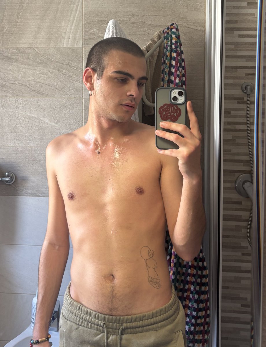 eggsecutor3's tweet photo. ridotto in questo stato da: tutorial di samba su tiktok https://t.co/INszF75inD