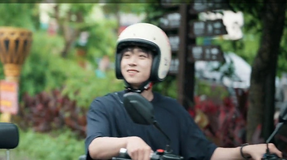 Wachilike's tweet photo. แงงงง น้องอาหนานฮีโดนพี่เค้าดุจนจ๋องเลย น่าเอ็นดูน้องมาก แต่อาหนานไม่โกรธนะยังมีการไปเอารถมารับเขาด้วย แล้วดูยิ้ม พี่หลิวไม่ใจอ่อนจริงดิ🥹

#DreamsNeverEnd 
#จางเจียหยวน https://t.co/De5xmAjJxT