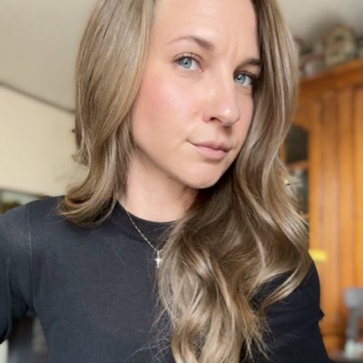 _skobee_'s tweet image. #NewProfilePic #SamePerson