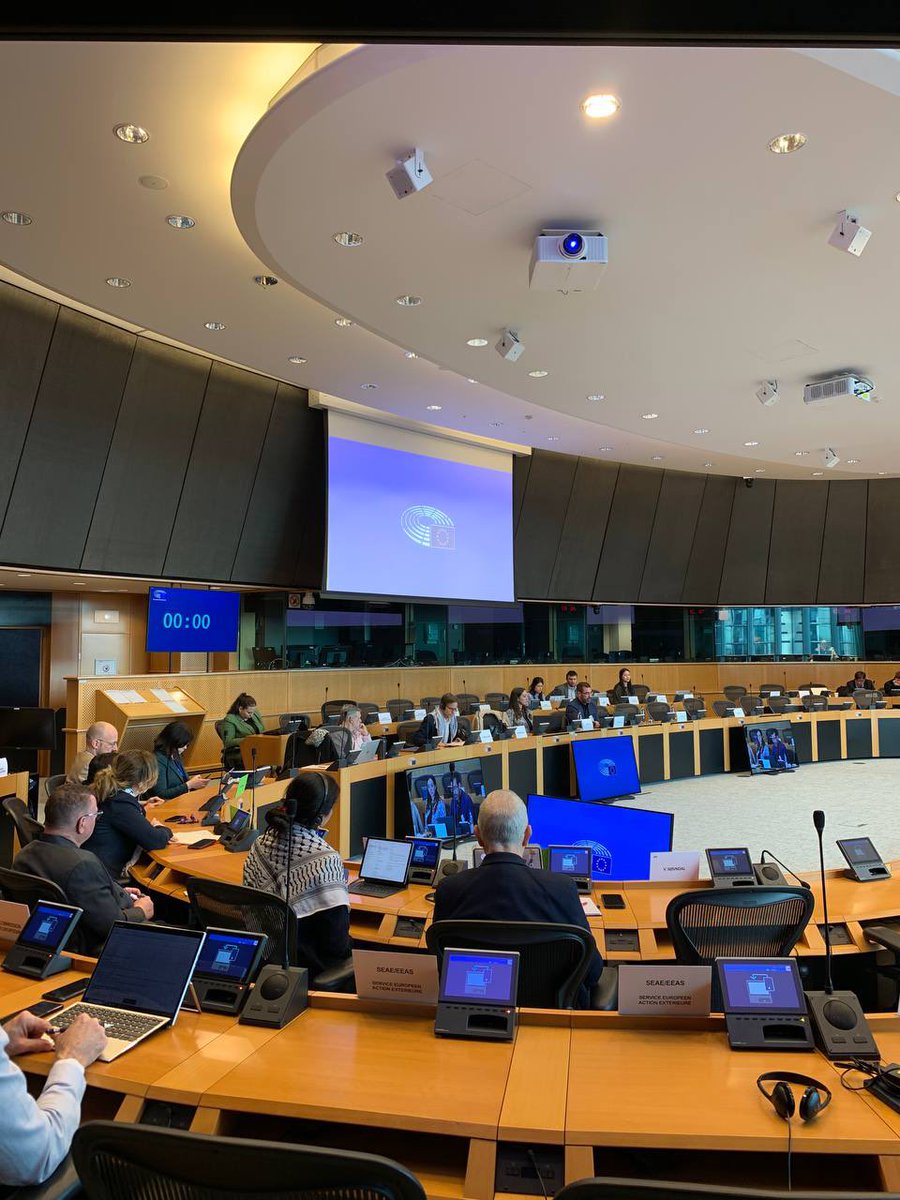 Ce matin au Parlement, nous avons rencontré des représentants de la fondation Hind Rajab Foundation afin qu’ils nous expliquent leur fonctionnement. 

Son travail juridique est au cœur de sa mission : elle collecte des preuves, rédige des dossiers et dépose des plaintes pénales