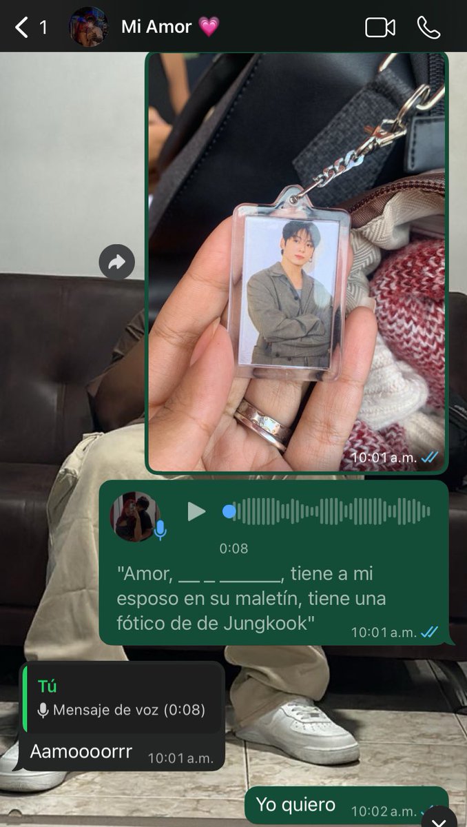 Laura_444__'s tweet photo. Le pedí a mi novio una foto de mi esposo para cargar en el maletín https://t.co/LHcJogl3KP