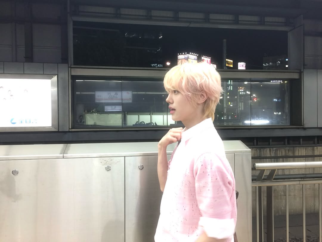 feongmin's tweet photo. i waited here for mrt, because- im so bowreed~ so.. i took this photo! https://t.co/3C7OY1P3kZ