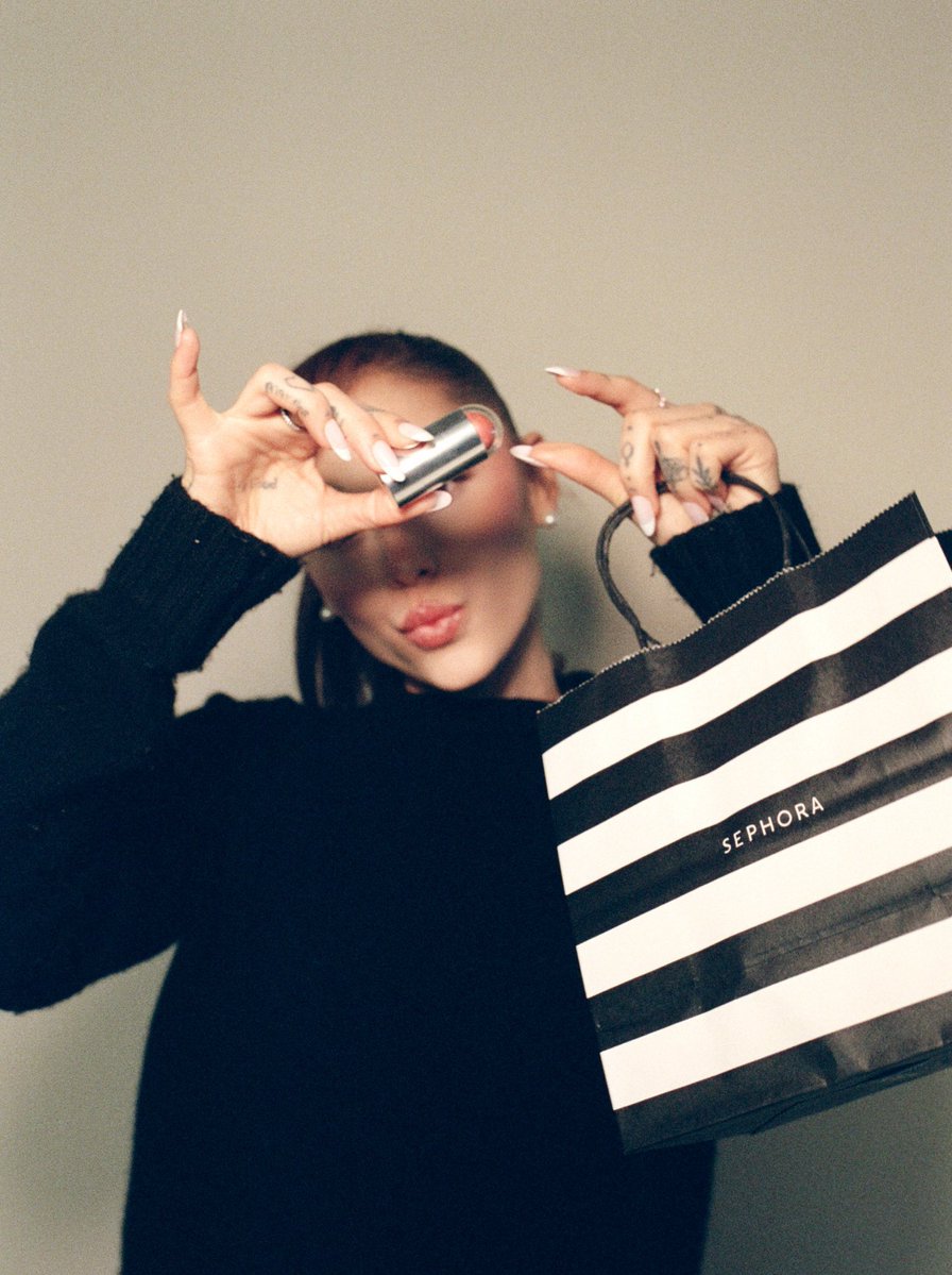 Ariana Grande pour <a href="/rembeauty/">r.e.m. beauty</a> ♡