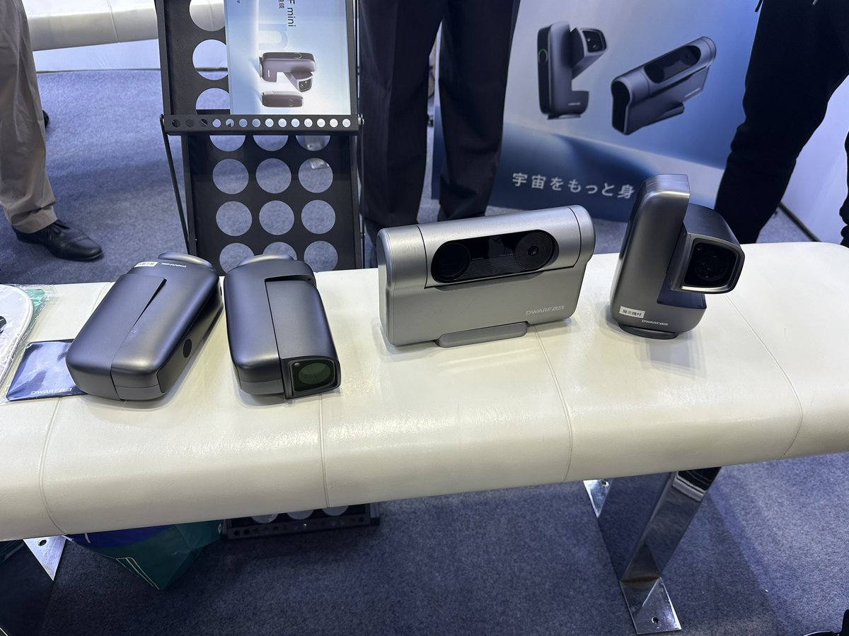 urbanheron's tweet image. DWARF LABからスマート望遠鏡として出されているDWARF 3 に DWARF mini が新製品として紹介されていました。望遠150mmと広角6.7mmのカメラが2つついています。星を簡単に導入できて追尾してくれるらしい。映像はスマホで。手軽に星空観察に使えそう #CPplus2026 #CPplus hoshimiya.com/?pid=189331431