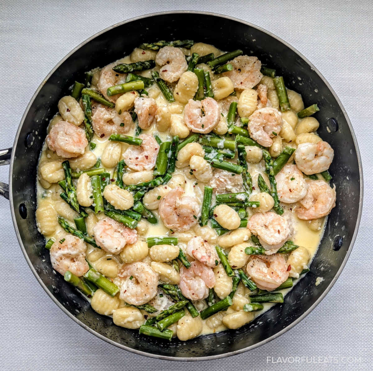 Creamy Shrimp &amp; Gnocchi with Asparagus flavorfuleats.com/creamy-shrimp-… 
#shrimp #asparagus #gnocchi #easyrecipes #dinner #dinnerideas #foodie #flavorfuleats #foodblogger #homecooking #delish
