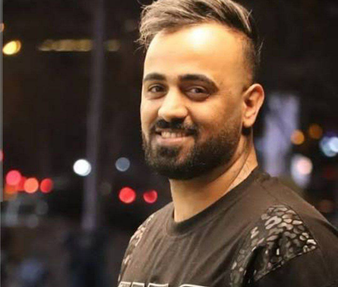 Imyunymeow's tweet photo. #VahidKhadriKhah, 32, from Mashhad, was shot in the chest and re-arrested despite his critical condition.
He now faces execution on charges of “moharebeh.” Orphaned at 20 and without support — be his voice.
#IranMassacre‌ 
#KingRezaPahlavi https://t.co/lyyiYcfaj8