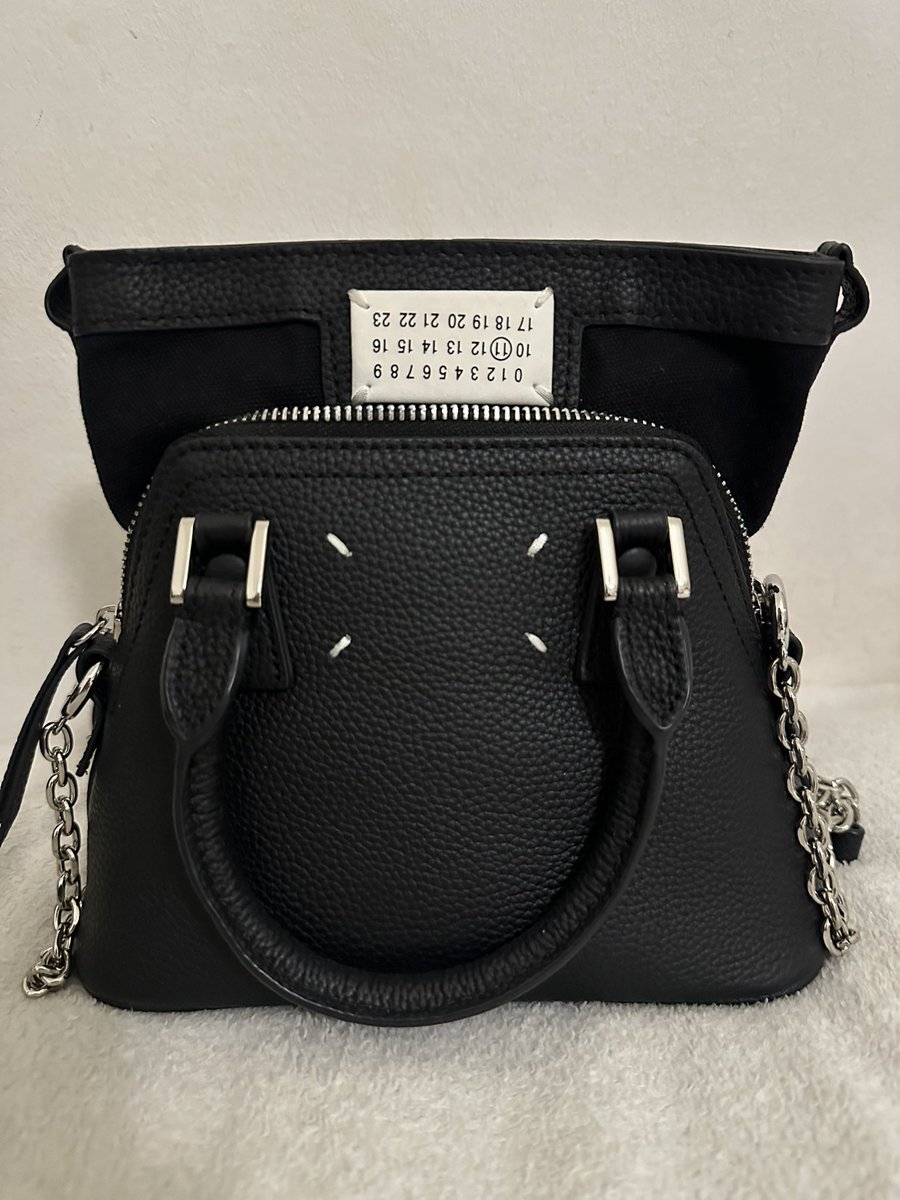 schIeiereule's tweet photo. my maison margiela 5ac classique &amp; bottega veneta shoulder pouch https://t.co/0qDm2U5RdR