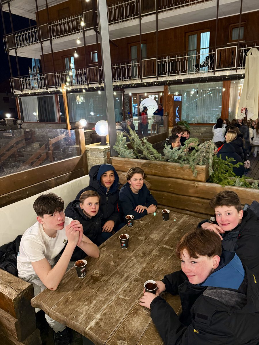 STMComprehensive tweet media