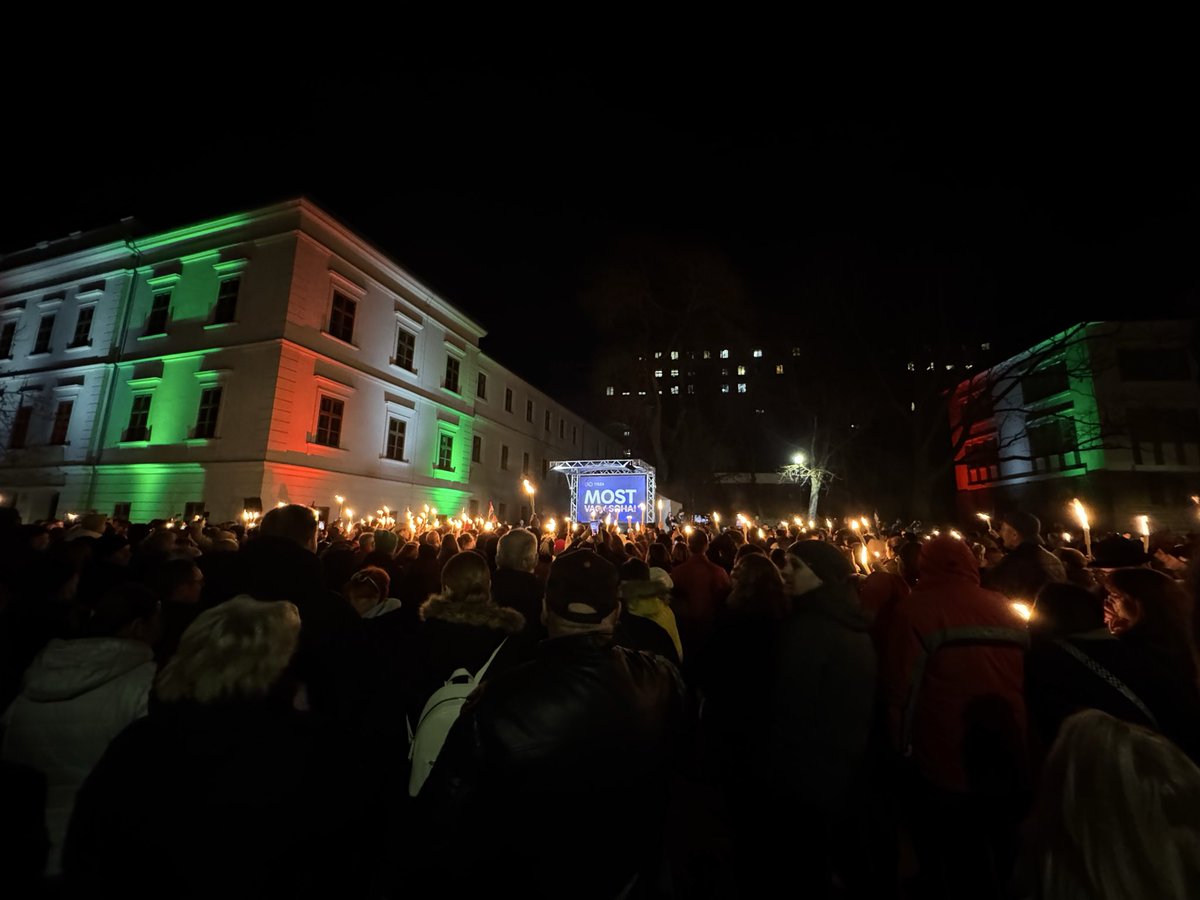 TímeaSz  tweet media