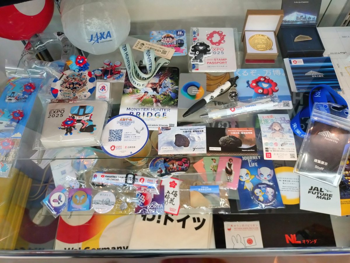 万博会場やパビリオンで配布された非売品やノベルティグッズなどが