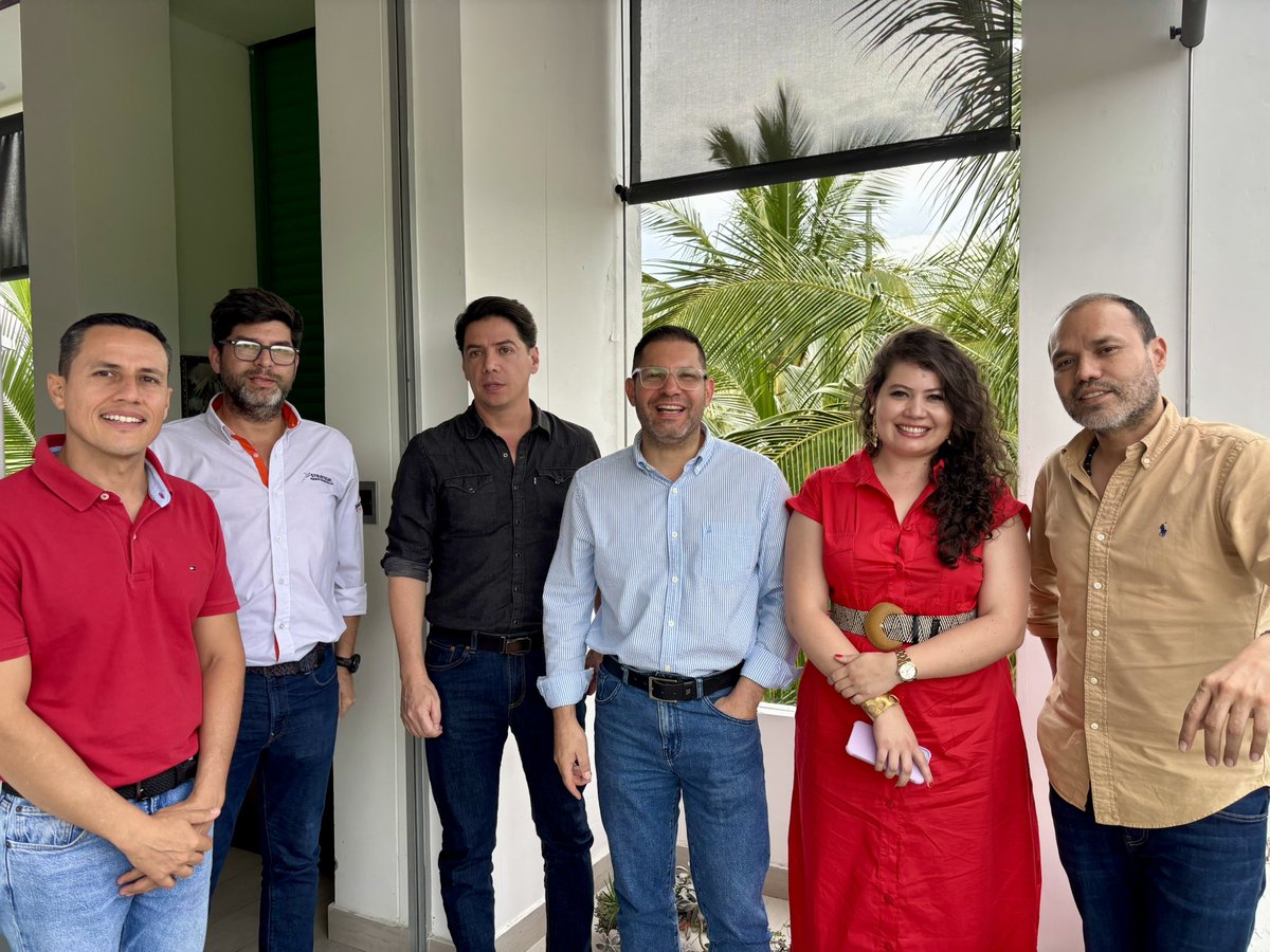 RapEjeCafetero's tweet photo. Desde la RAP Eje Cafetero lideramos un encuentro con @MinTransporteCo y el presidente del #CUEETolima para fortalecer el corredor Agroindustrial, Turístico y Tecnológico del Tolima, con enfoque en sostenibilidad, energías limpias y aviturismo. #LogísticaSostenible https://t.co/nIjMHMrByd