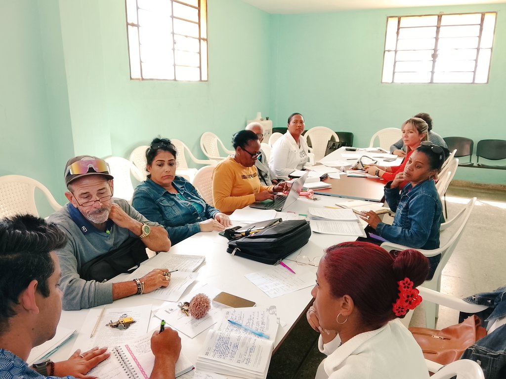 📢 Hoy se desarrolló el Consejo de Dirección en nuestra Dirección General de Educación, un espacio esencial para el análisis, la planificación y la toma de decisiones que fortalecen el trabajo educativo en el municipio.  
#ConFidelEnCadaAula #100AñosConFidel