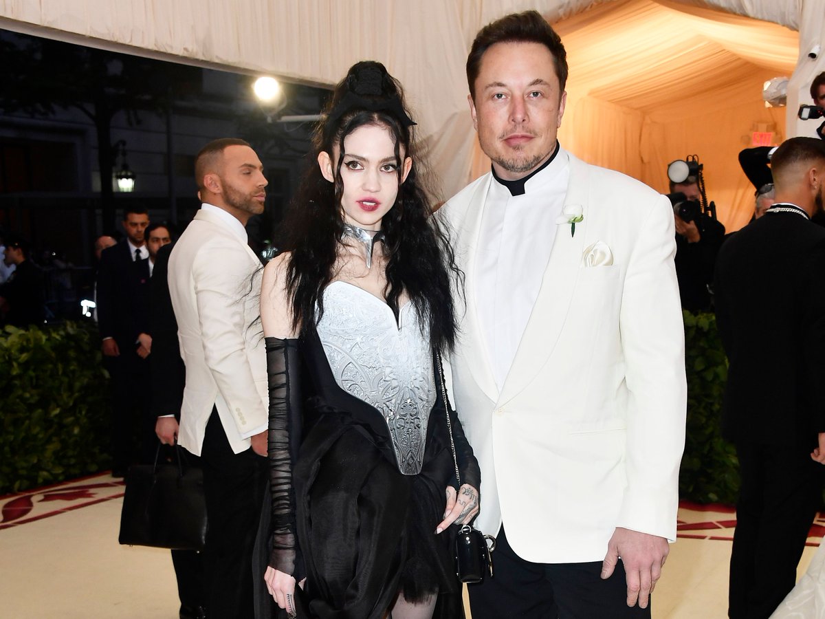 amnesic's tweet photo. @mitchdeg @elonmusk Met Gala 2022 (l’un des événements de mode les plus prestigieux au monde, encore plus hype que Prada) https://t.co/v5wBFfrWyW