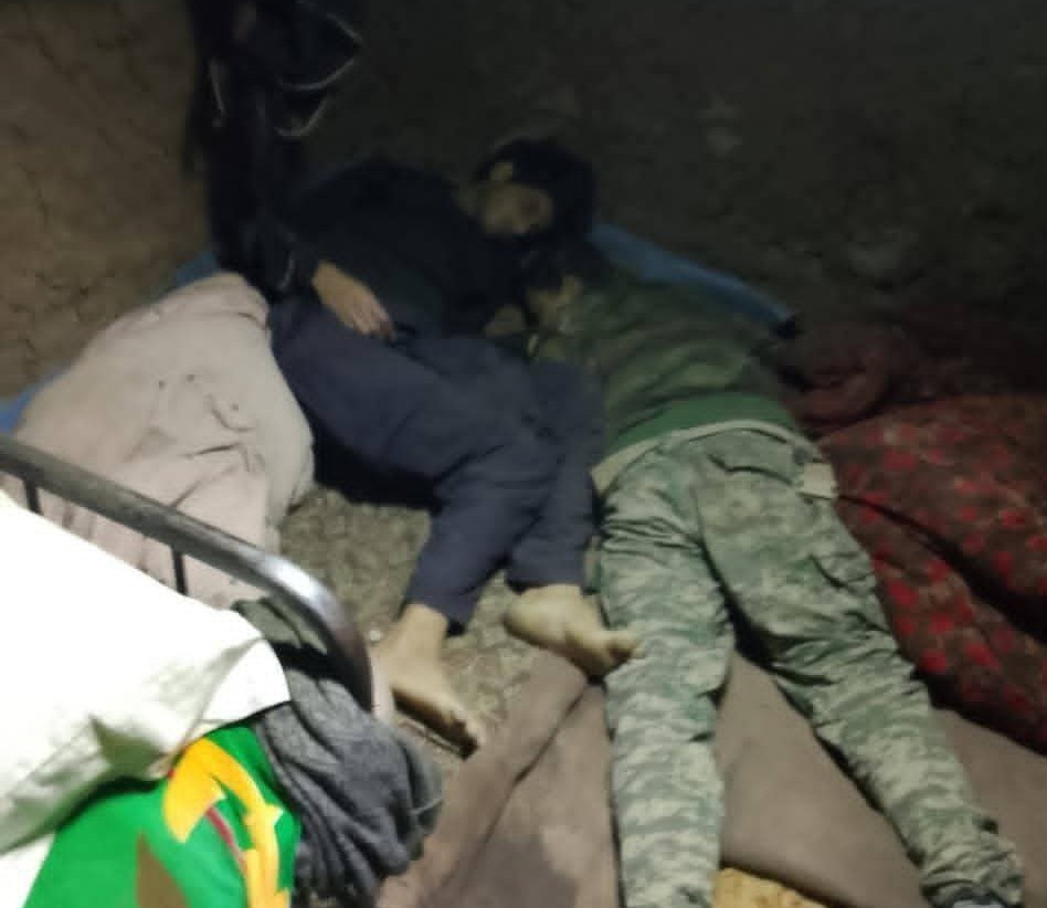 تازه:
له دښمن څخه د نیول شوو پوستو شمیر ۱۵ ته ورسید، ګڼ عسکر وژل شوي، یو شمیر یې ژوندي هم نیول شوي دي. 

تازہ:
دشمن سے قبضے میں لی گئی چوکیوں کی تعداد ۱۵ تک پہنچ گئی ہے، متعدد فوجی ہلاک ہو چکے ہیں جبکہ کچھ کو زندہ بھی گرفتار کر لیا گیا ہے۔