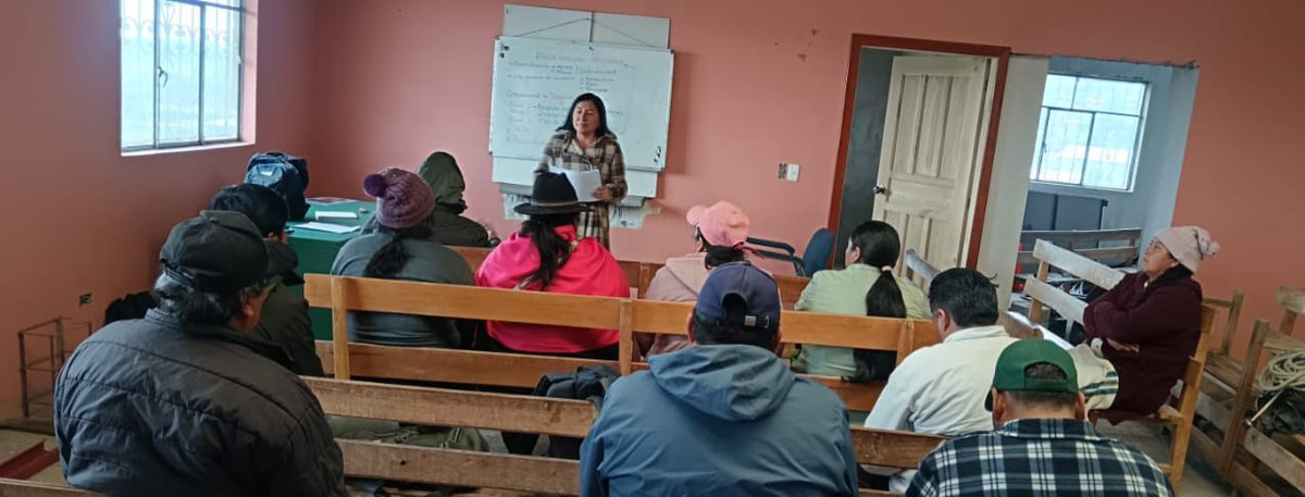 Agricultura_CZ2's tweet photo. #Pichincha| 👩‍🌾⚧️🧑‍🌾 Las mujeres son el corazón de la Agricultura Familiar. Por eso, capacitamos a la Comunidad de Aprendizaje Santa Clara de Tolóntag (Píntag), en Enfoque de Género en la Ruralidad.

Por un campo con más igualdad y oportunidades para todas y todos.
#ElNuevoEcuador https://t.co/c2hfrBkqlS