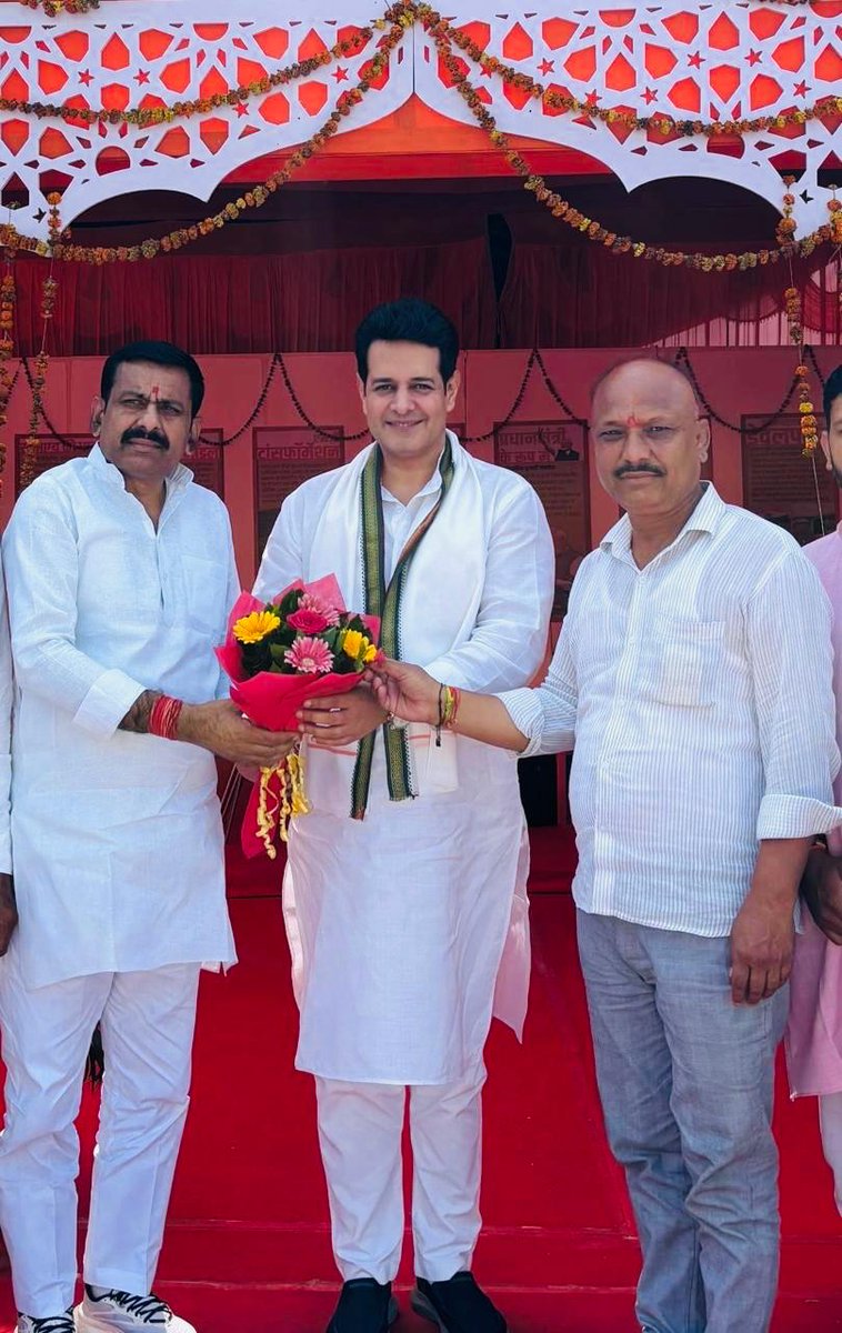 भारतीय जनता पार्टी, ज़िला सहारनपुर के नवनियुक्त जिलाध्यक्ष प्रिय भाई श्री अजीत सिंह राणा जी को हार्दिक बधाई एवं अनंत शुभकामनाएं।
आपने सदैव संगठन के प्रति समर्पण, निष्ठा एवं कर्मठता के साथ कार्य करते हुए पार्टी को मजबूत करने में महत्वपूर्ण योगदान दिया है।