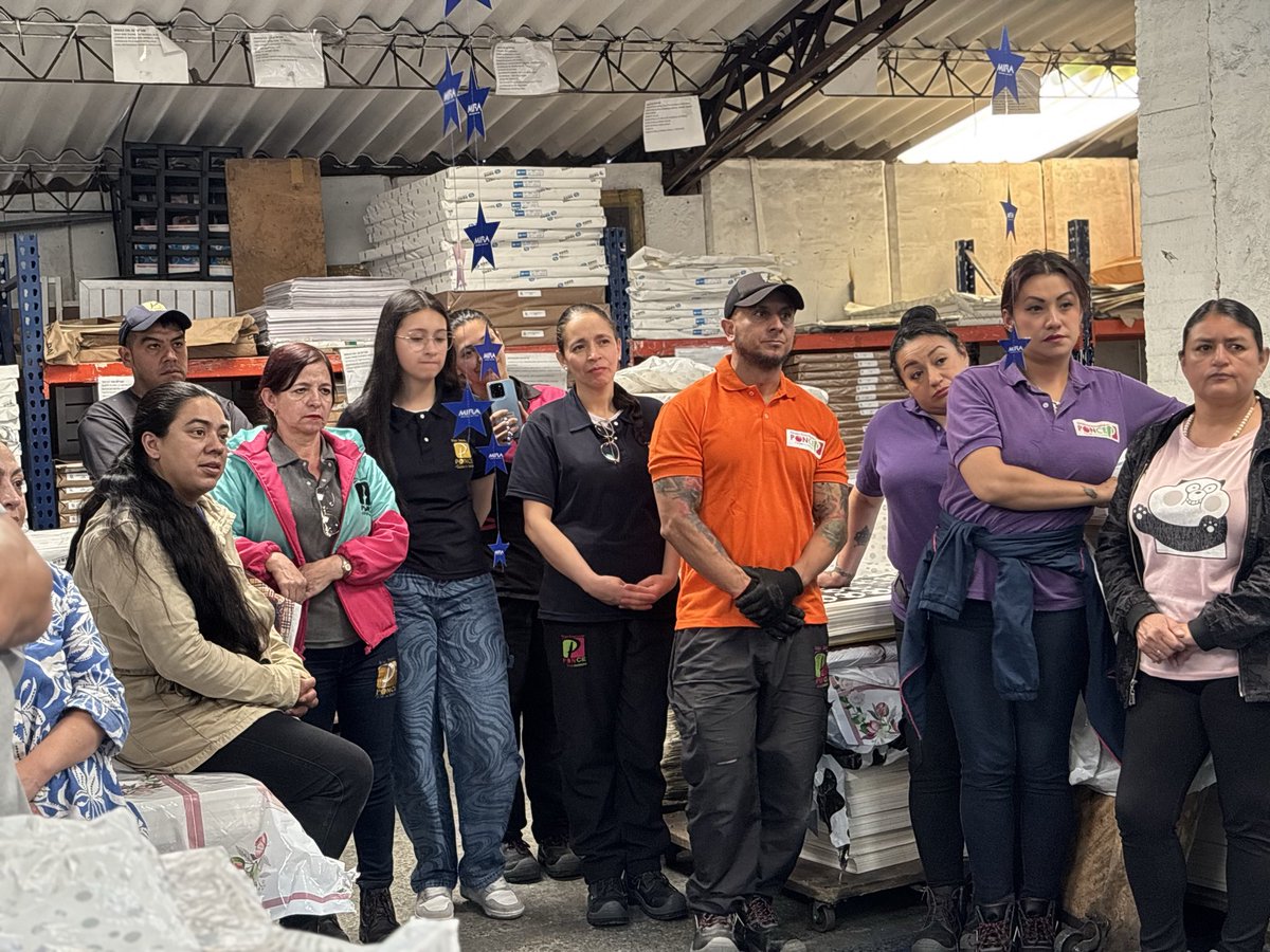 claudiasuarez_c's tweet photo. Los emprendedores de nuestro país siguen confiando en la propuesta del @PartidoMIRA 

Seguiremos comprometidos con sus causas, porque el progreso del país se construye de la mano del sector privado. 

La empresa Ponce nos abrió sus puertas, expertos en elementos para eventos. https://t.co/Qj1aJWCDk2
