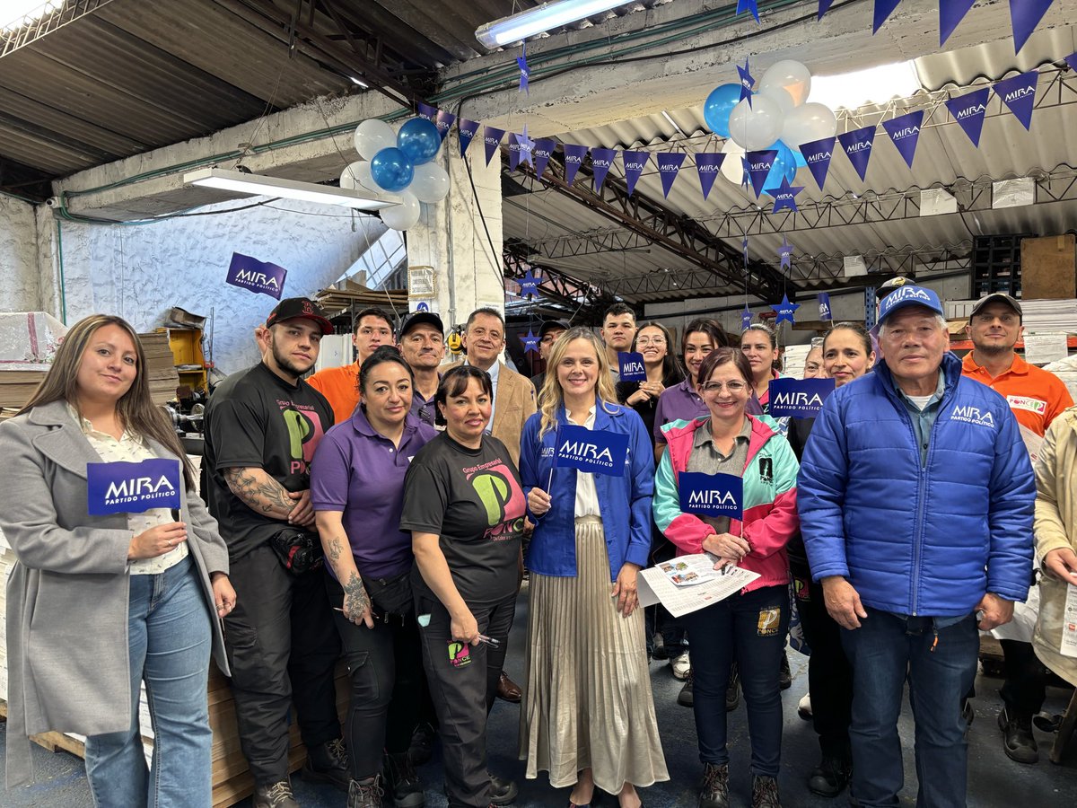 claudiasuarez_c's tweet photo. Los emprendedores de nuestro país siguen confiando en la propuesta del @PartidoMIRA 

Seguiremos comprometidos con sus causas, porque el progreso del país se construye de la mano del sector privado. 

La empresa Ponce nos abrió sus puertas, expertos en elementos para eventos. https://t.co/Qj1aJWCDk2