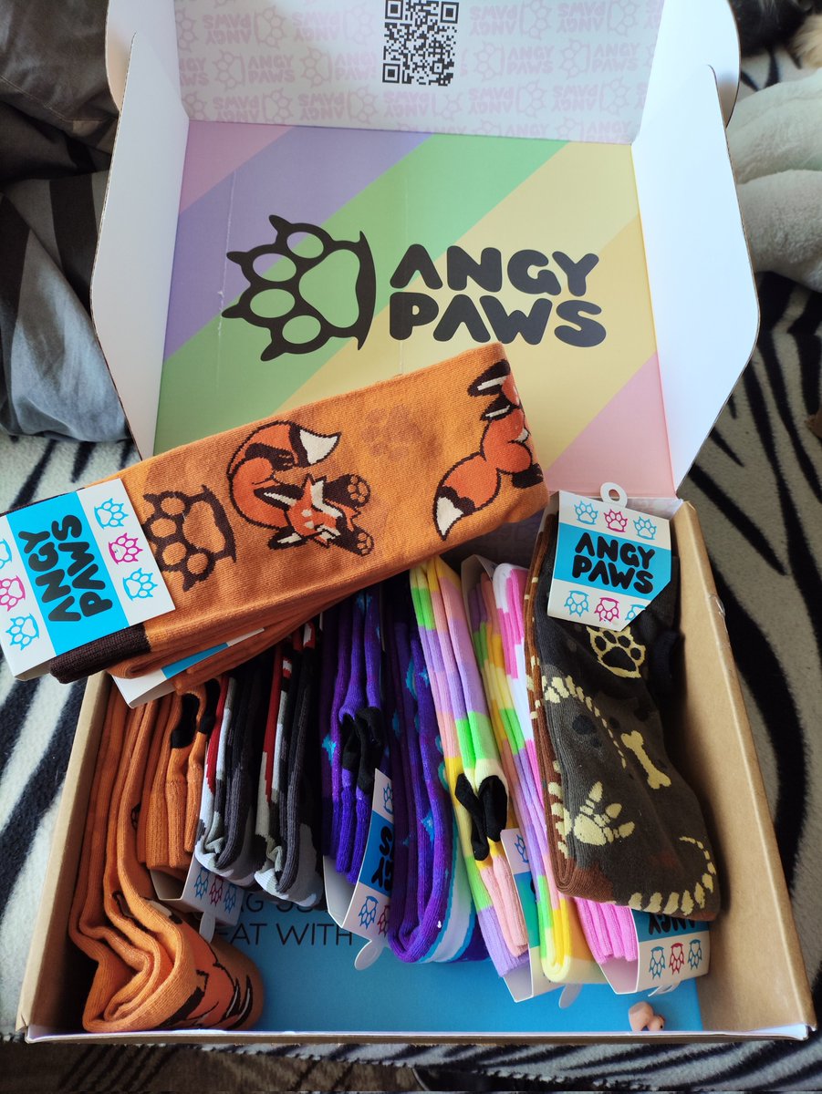 Finally got my <a href="/AngyPaws/">Angy Paws</a> order UwU
Sadly most of it is going to my friends, but I already know I want to get more of those :3