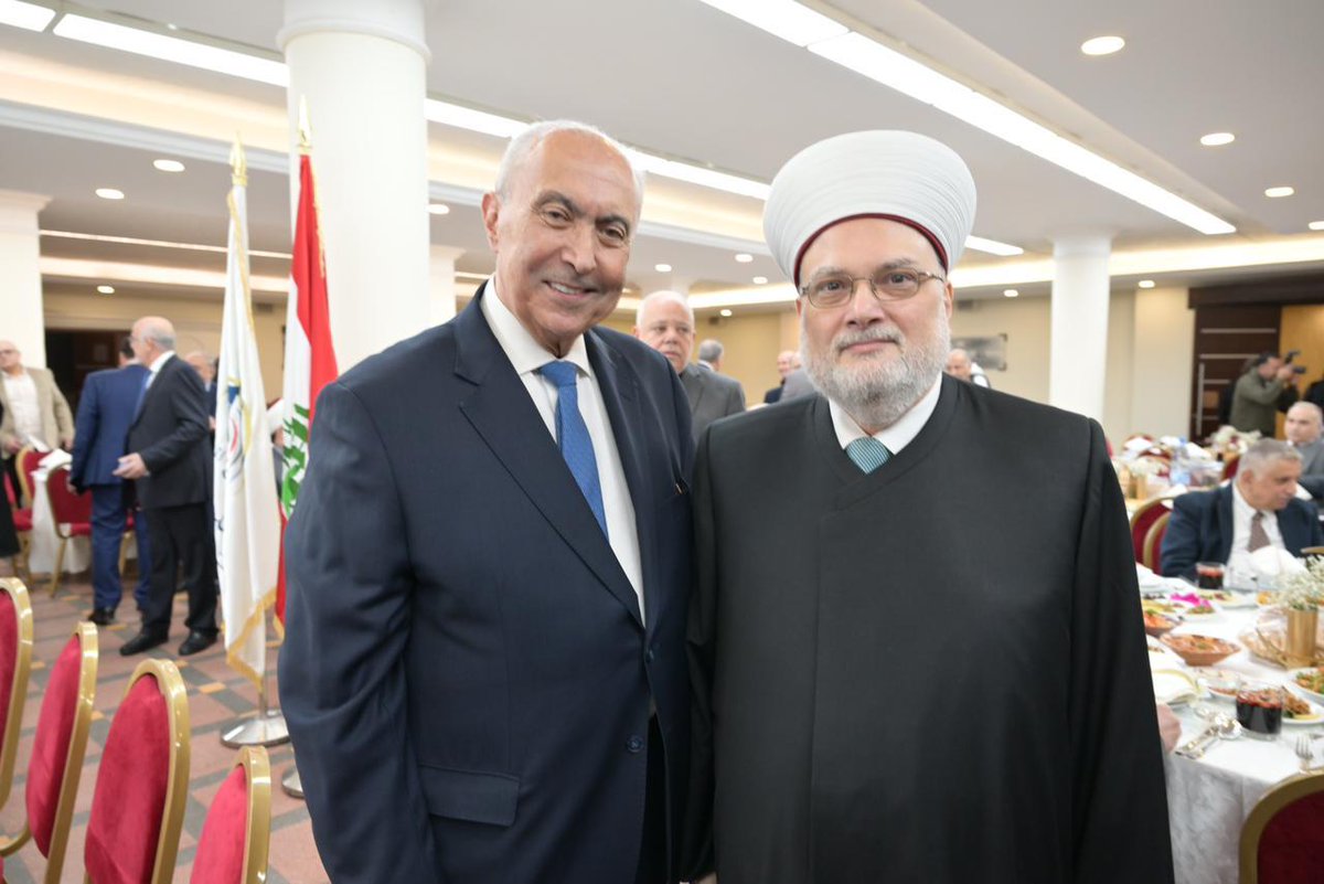 fmakhzoumi's tweet photo. خلال حضور الإفطار السنوي الذي أقامته مؤسسات الدكتور محمد خالد الاجتماعية، التي أثبتت، رغم الظروف الاقتصادية والاجتماعية الصعبة، أن العمل الاجتماعي الصادق لا ينكسر أمام الأزمات، بل يزداد ثباتاً وإصراراً على أداء رسالته الإنسانية.

إن الدور الذي تقوم به هذه المؤسسات يجسد أسمى معاني التكافل والتضامن، خصوصًا في هذا الشهر الفضيل.