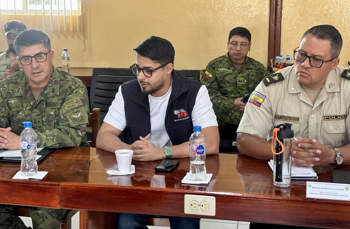 #MoronaSantiago | El Jefe Local del #ECU911Macas, <a href="/Frankicc/">Frank Calvas</a>, participa en la reunión de trabajo convocada por <a href="/gobermorona_s/">Gobernación Morona Santiago</a> , con el objetivo de analizar la protección del territorio y fortalecer los mecanismos de control integral ambiental, como parte de los compromisos de la