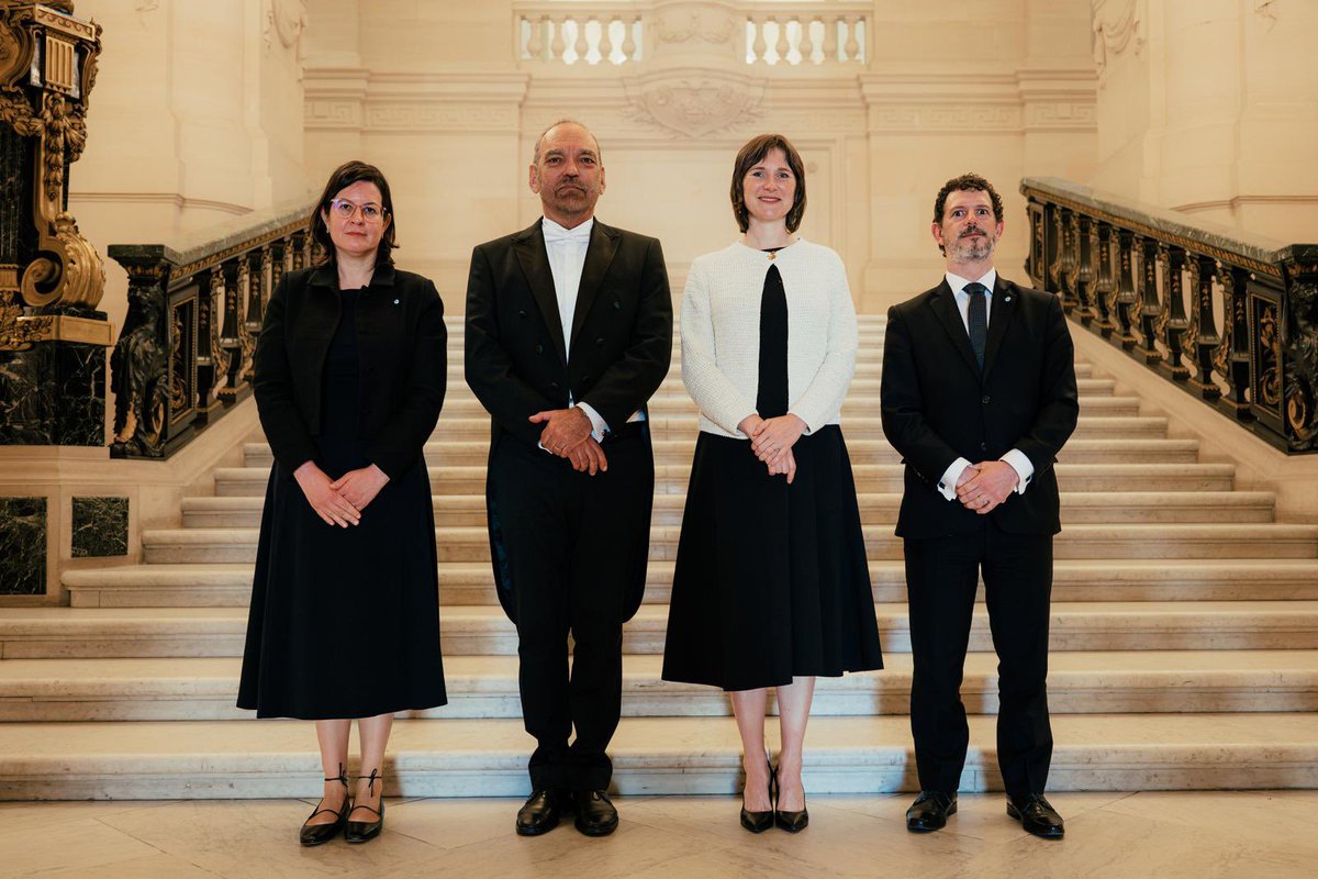 Ayer tuve el honor de ser recibido por el rey Felipe de Bélgica, un perfecto representante de las monarquías constitucionales modernas, persona culta y amable y gran conocedor de nuestro país, que ha visitado varias veces. Le presenté mis cartas credenciales, que aceptó,