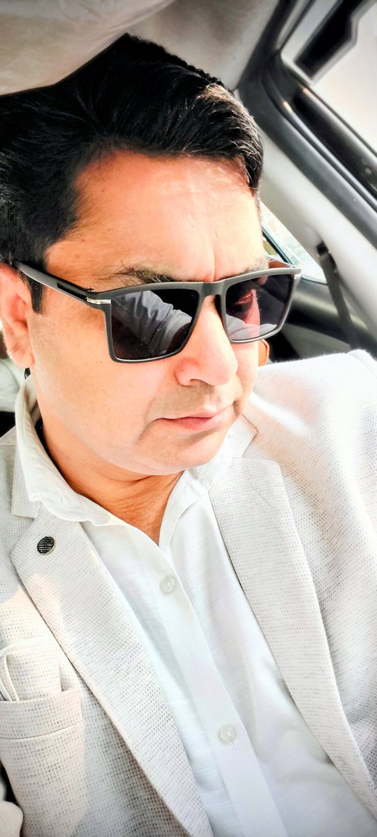 Rajspanwarr70's tweet photo. हर बार टूटकर भी उसी से जुड़ते रहे हम,
अजीब थे हम… बिखरकर भी उसी के रहे हम।
#everyone https://t.co/EuyttNew7G