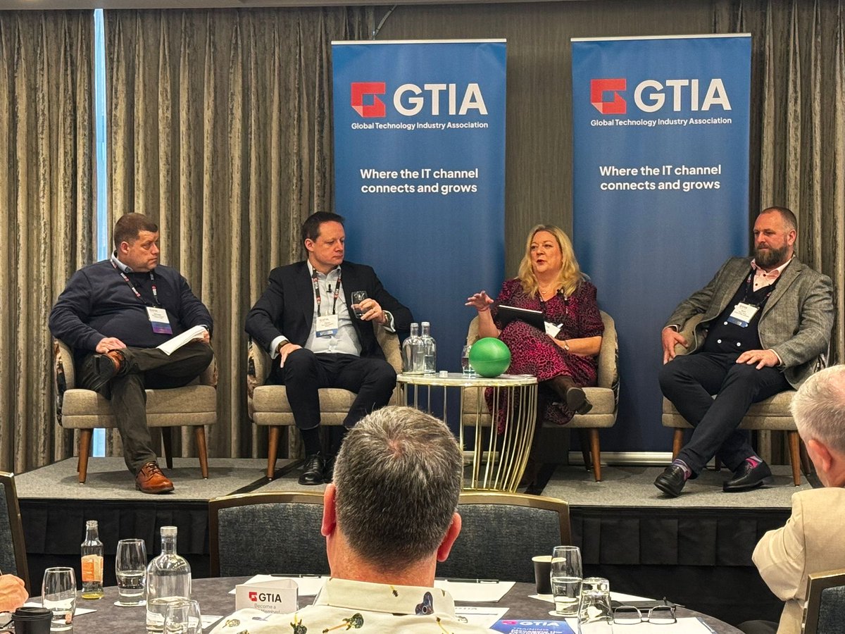 Hollie Whittles 💜 tweet media