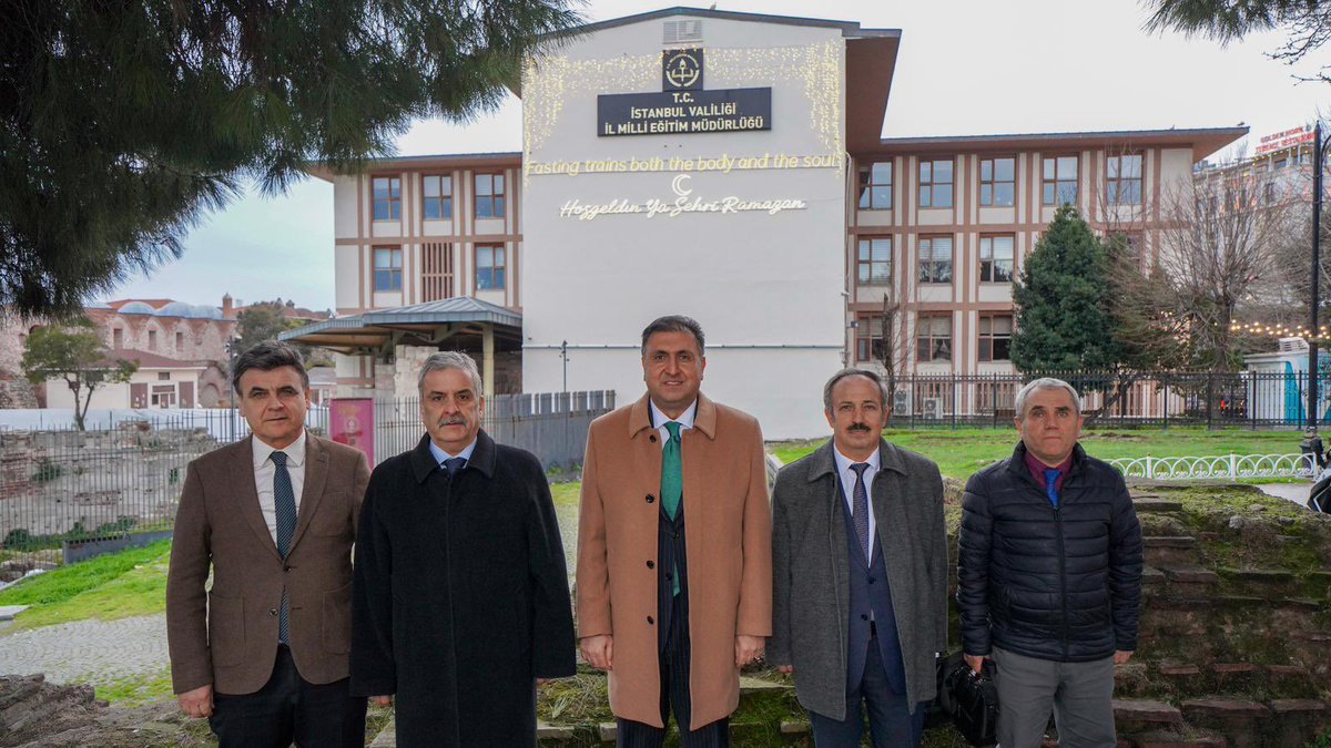 Oruç hem bedeni hem de ruhu eğitir.

📍Sultanahmet

#MaarifinKalbindeRamazan