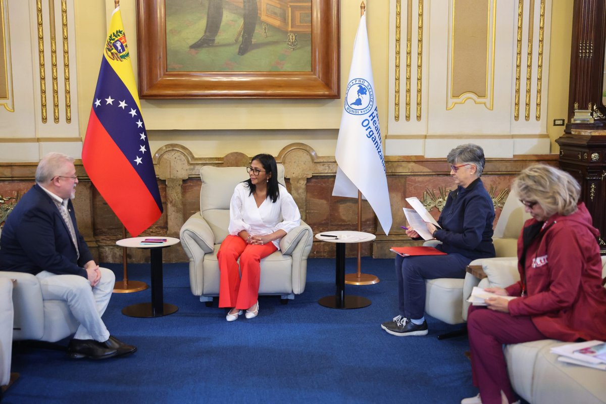 Cancilleria_ve's tweet photo. 📰#Noticia | Presidenta (E) Delcy Rodríguez recibe al representante de la OPS/OMS en el inicio del Plan Nacional de Vacunación

El encuentro reafirma la agenda de colaboración entre el Gobierno Bolivariano y los organismos internacionales de salud.

https://t.co/Ei9hRgnjld https://t.co/q9HkaA8nqB