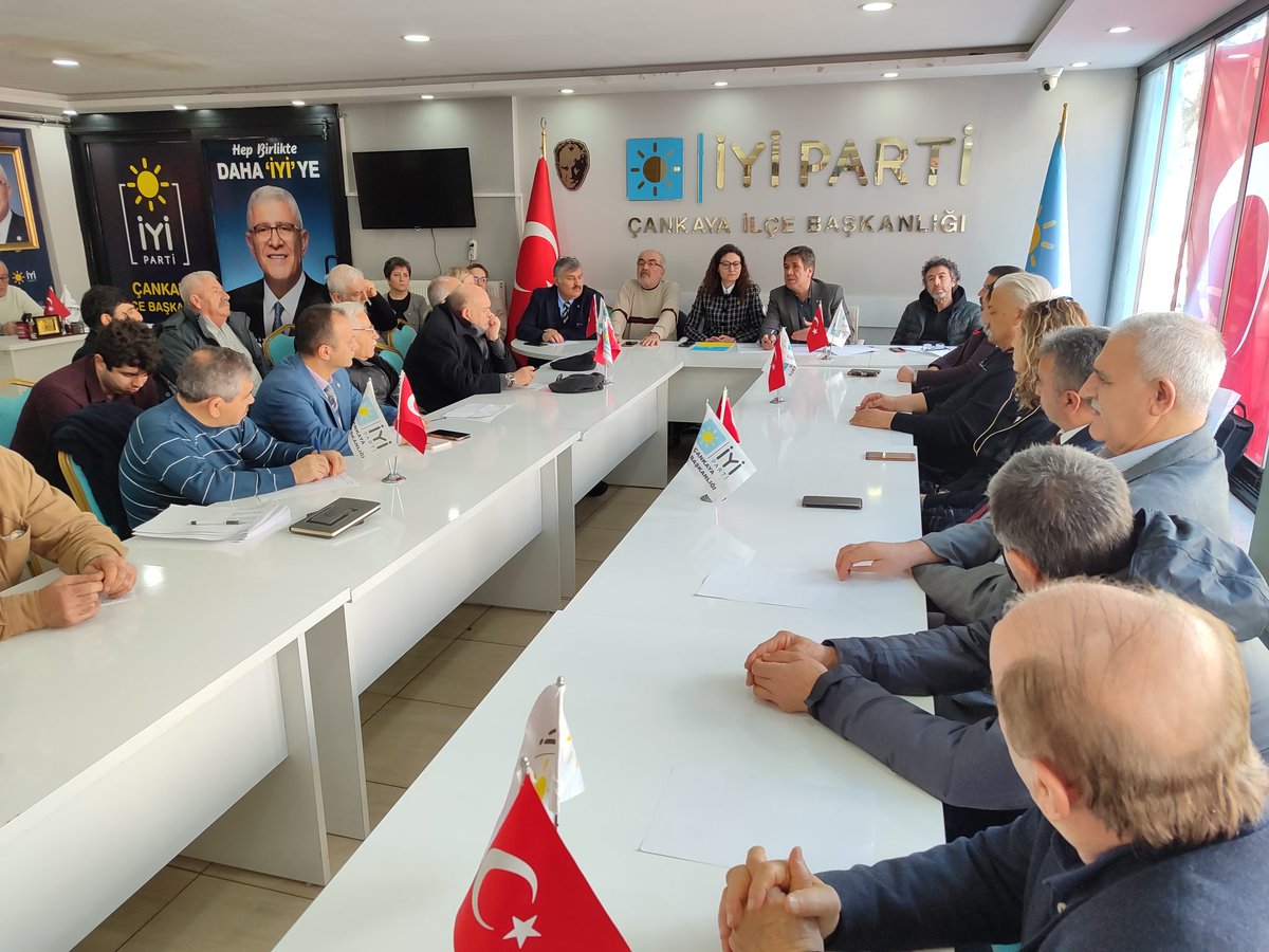 iyiparticanka's tweet photo. Mahalle Başkanları toplantımızda, önümüzdeki dönem gerçekleştireceğimiz çalışmalar hakkında kapsamlı bir istişare ve değerlendirme toplantısı gerçekleştirdik.
Verimli geçen toplantımıza katılım sağlayan Ankara İl Teşkilat Başkanımız Sn. Mustafa Şenli,  yardımcıları ve mahalle başkanlarımıza teşekkür ediyoruz.
Birlikte çalışacak, birlikte başaracağız.
Var olsun Teşkilat!
Çankaya İYİ olacak ☀️
Ankara İYİ olacak ☀️
Türkiye İYİ olacak ☀️

@MDervisogluTR 
@Ozturkdenizli 
@YenerYILDIRIM06 
@Mustafa__Senli 
@ozgeozbelen 
@akkayanemlak