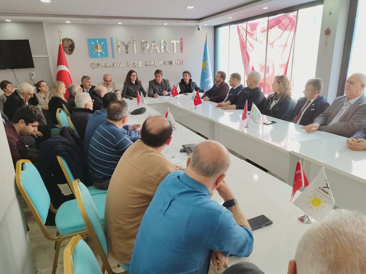 iyiparticanka's tweet photo. Mahalle Başkanları toplantımızda, önümüzdeki dönem gerçekleştireceğimiz çalışmalar hakkında kapsamlı bir istişare ve değerlendirme toplantısı gerçekleştirdik.
Verimli geçen toplantımıza katılım sağlayan Ankara İl Teşkilat Başkanımız Sn. Mustafa Şenli,  yardımcıları ve mahalle başkanlarımıza teşekkür ediyoruz.
Birlikte çalışacak, birlikte başaracağız.
Var olsun Teşkilat!
Çankaya İYİ olacak ☀️
Ankara İYİ olacak ☀️
Türkiye İYİ olacak ☀️

@MDervisogluTR 
@Ozturkdenizli 
@YenerYILDIRIM06 
@Mustafa__Senli 
@ozgeozbelen 
@akkayanemlak