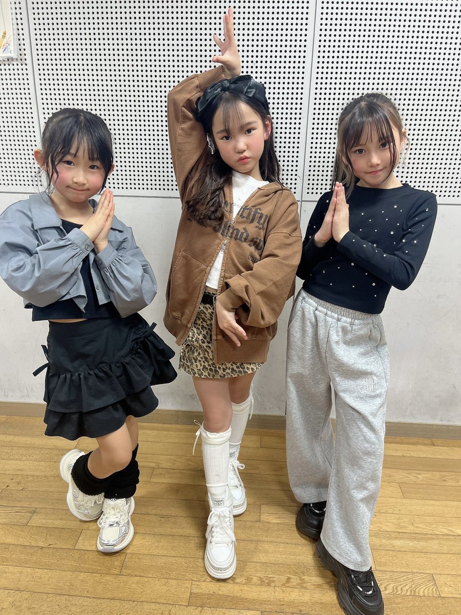 AlicegirlsF4の合わせ🎤💖
あいんちゃん、体調不良でおやすみ😢
ゆっくり休んでね🍀お大事に…♡

練習したのは【4曲目‼️】
みんな、なんだかわかるかな？🤭💫

ヒント👇
〇〇〇〇〇〇〇〇〇〇〇〇〇（13文字✨）

わかったらコメントで教えてね🫶💕
<a href="/purefulphoto/">~ PUREFUL ~ 元気でフレッシュな作品イメージのポートレート撮影会(関西・東海・中四国)</a>  #カメラマンさんと繋がりたい  #js1