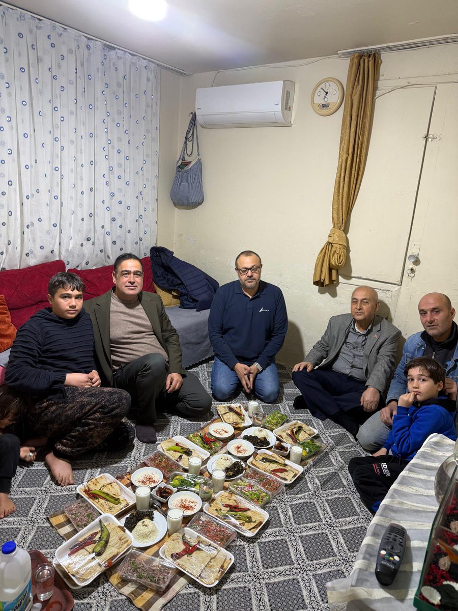 İlçe Başkanımız İbrahim Gökçedağ koordinatörlüğünde,
İlçe Başkan Yardımcımız Kamil Tekdal ve Mahalle Başkanımız Nurullah Ottomanoğlu ile birlikte, Abdülkadir Gül kardeşimizin Reşatbey Mah. evinde bugünkü iftarımızı açtık.
<a href="/Akparti/">AK Parti</a> 
<a href="/omerrcelik/">Ömer Çelik</a> 
<a href="/Tamer_Dagli/">Tamer Dağlı 🇹🇷</a> 
<a href="/ibrahimgokcedg/">ibrahim GÖKÇEDAĞ</a>