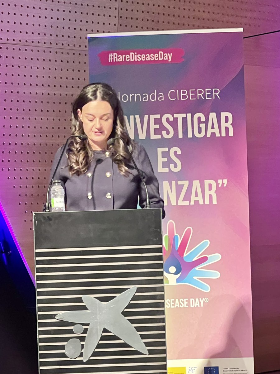 LluisMontoliu's tweet photo. @CaixaForum @CIBER_ISCIII @NoInvisibles @Raras_CSIC @beatriz_gomezg @ALBA_albinismo @BelenPerezGlez @plopezlarrubia @Metabolicos_es @Federacion_ASEM @pepesolves @unizar @IISAragon @CorneliaEspana @Impact @SaludISCIII @FEDER_ONG @AEPMI @FundacionACDM Ana González del Castillo, madre de Pedro, nos habla de la #enfermedadrara de su hijo #osteogénesis #imperfecta la enfermedad de los huesos de cristal, y comparte los problemas y retos a los que ha tenido que enfrentarse hasta dejar su trabajo para cuidar de su hijo personalmente https://t.co/hgBrRUhcoE