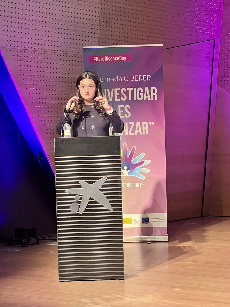 LluisMontoliu's tweet photo. @CaixaForum @CIBER_ISCIII @NoInvisibles @Raras_CSIC @beatriz_gomezg @ALBA_albinismo @BelenPerezGlez @plopezlarrubia @Metabolicos_es @Federacion_ASEM @pepesolves @unizar @IISAragon @CorneliaEspana @Impact @SaludISCIII @FEDER_ONG @AEPMI @FundacionACDM Ana González del Castillo, madre de Pedro, nos habla de la #enfermedadrara de su hijo #osteogénesis #imperfecta la enfermedad de los huesos de cristal, y comparte los problemas y retos a los que ha tenido que enfrentarse hasta dejar su trabajo para cuidar de su hijo personalmente https://t.co/hgBrRUhcoE