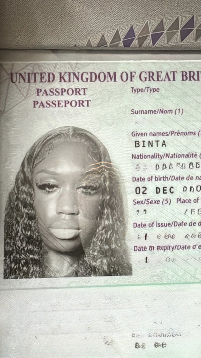 bintaasirro's tweet photo. finally updated my passport pic &amp; i love 😍 https://t.co/D85lRhrSEb