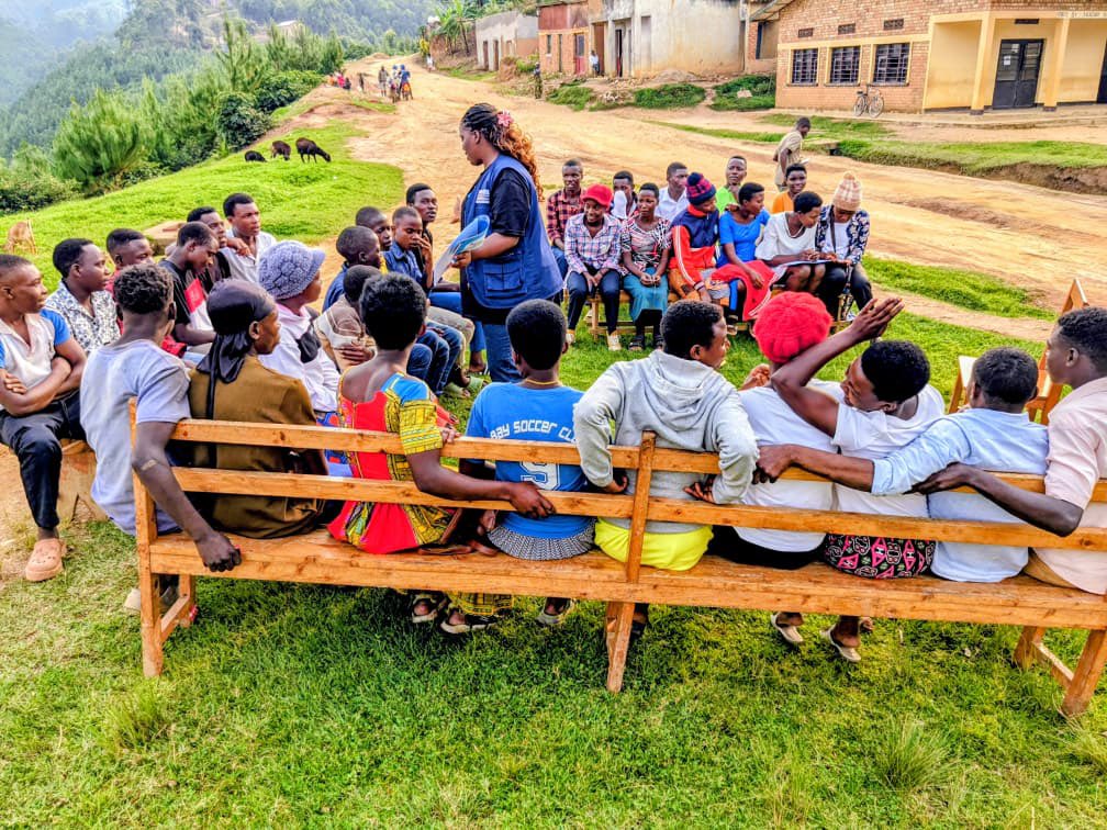 Sfrwanda1's tweet photo. Yesterday, SFR conducted an 
SRHR field session in Kagano Sector, Gako Cell, Nyamasheke District. 48 teenage girls of Yewe club out of school,  participated in discussions on puberty, menstruation, GBV, alcohol effects, and teen pregnancy causes, risks, and prevention @Nyamasheke https://t.co/JWJPJiB6FQ