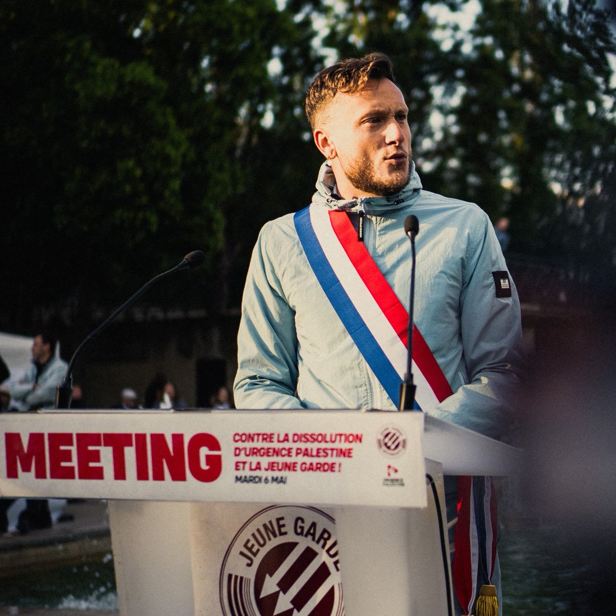 🇫🇷 Le député Raphaël Arnault, chef de la Jeune Garde Antifa, n'est pas apparu en public depuis 14 jours, le jour de l'assassinat de Quentin :

- Trois de ses employés sont suspects dans l'assassinat.
- Les enquêteurs de la police mentionnent maintenant un scooter utilisé pour la