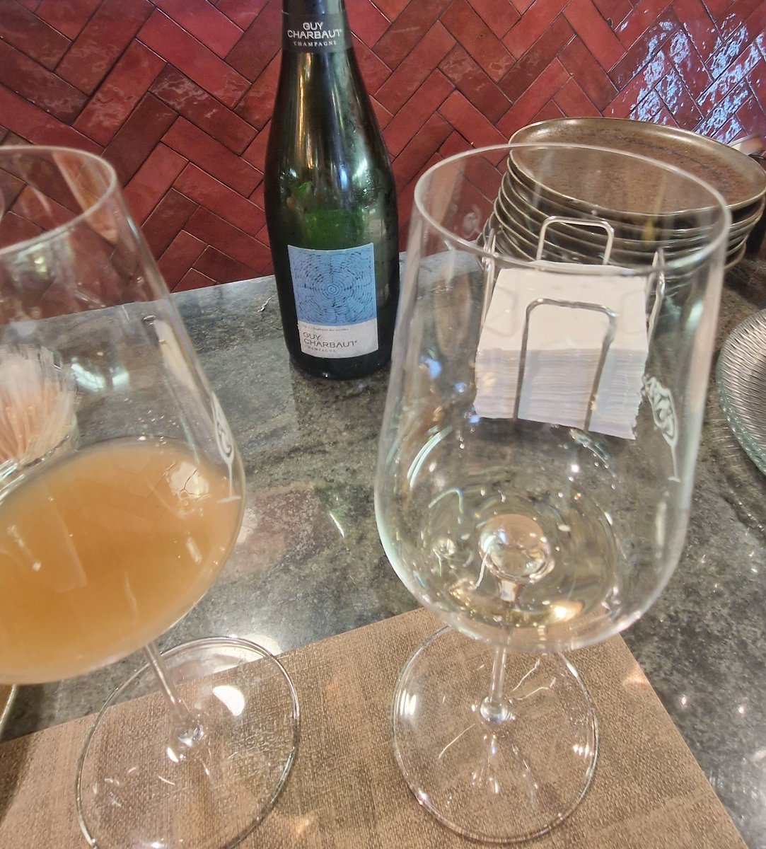 srdeserrano's tweet photo. La felicidad es un jueves en LA CATAPA.
Oricios plenos, colmenillas con foie y unos riñones con su oloroso 😋.
También algo de beber, curiosidades y maravillas.
Viva el vino y viva La Catapa!! #Taberna #LaCatapa #somoscatapistas #Retiro #Madrid @tabernalacatapa https://t.co/bZbS5KX94T