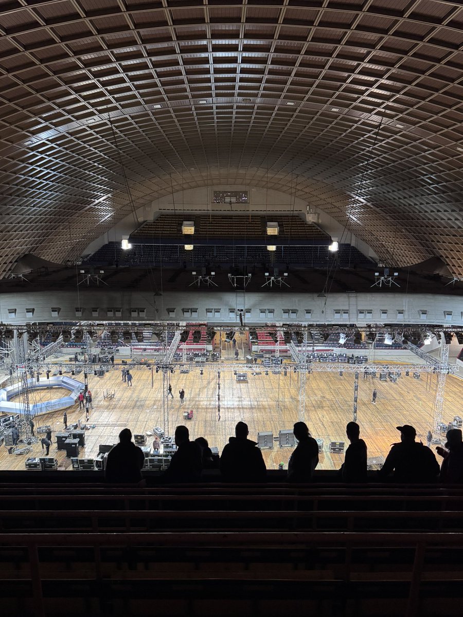 Na inspekci 👀 Mít tak letos Sportovní halu zaplněnou během playoff až po tenhle super strop...