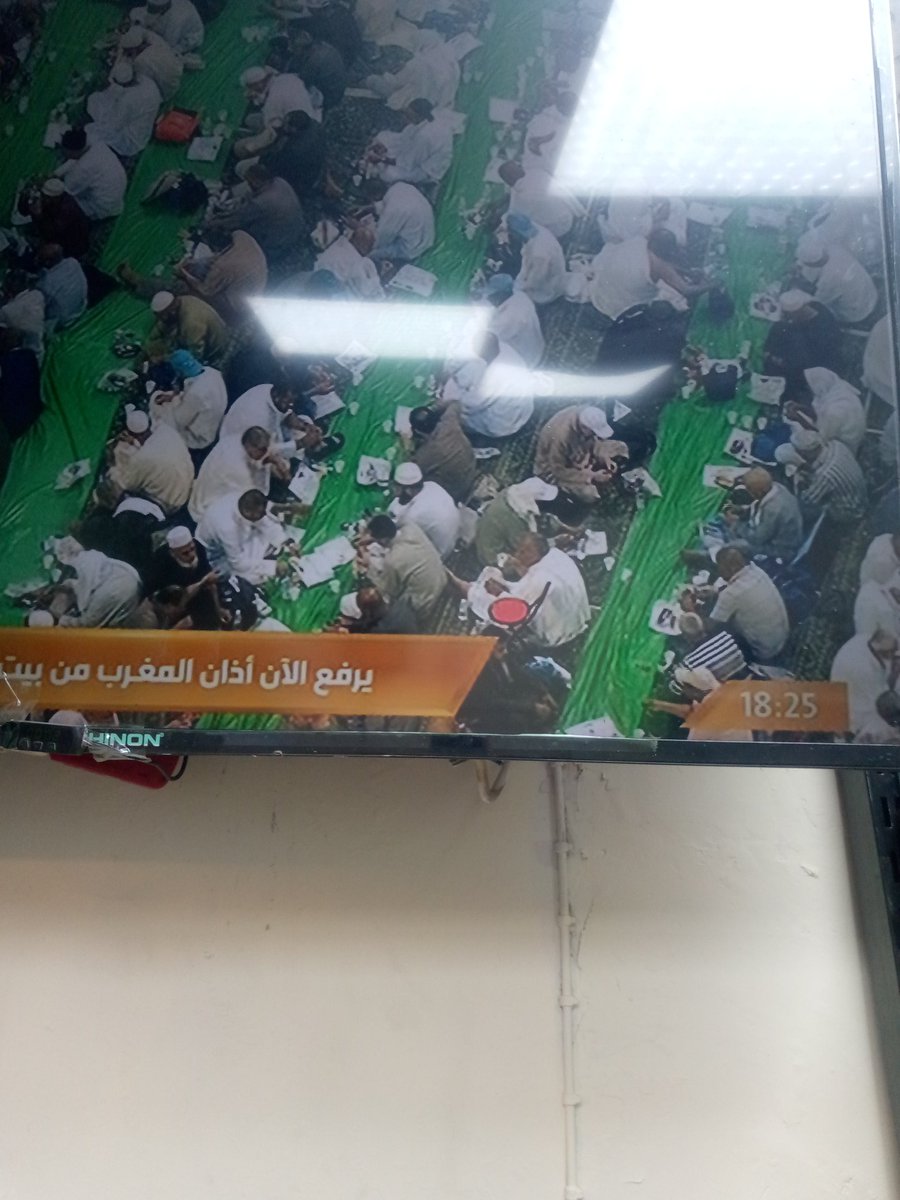 وينكم ذيول آل تعوس...مو تكولون إحنا نصوم ونفطر ويه التعوسية... أذان المغرب عدهم ساعة 6.25 دقيقة....وانتوا دنيا الظهر تفطرون... هههههههههههه هتلية