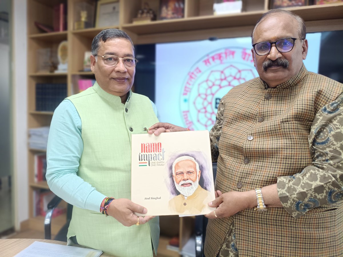 यूपी के पूर्व मुख्य सचिव और वरिष्ठ IAS अधिकारी श्री दीपक सिंघल जी से शिष्टाचार भेंट के दौरान विभिन्न विकासोन्मुख विषयों और देश के बदलते परिदृश्य पर सार्थक चर्चा हुई। <a href="/deepakias82/">deepaksinghal</a>
<a href="/PMOIndia/">PMO India</a> <a href="/UPGovt/">Government of UP</a> <a href="/RSSorg/">RSS</a>
<a href="/VHPDigital/">Vishva Hindu Parishad -VHP</a>
<a href="/BJP4India/">BJP</a> Sh <a href="/narendramodi/">Narendra Modi</a> ji #NamoImpact