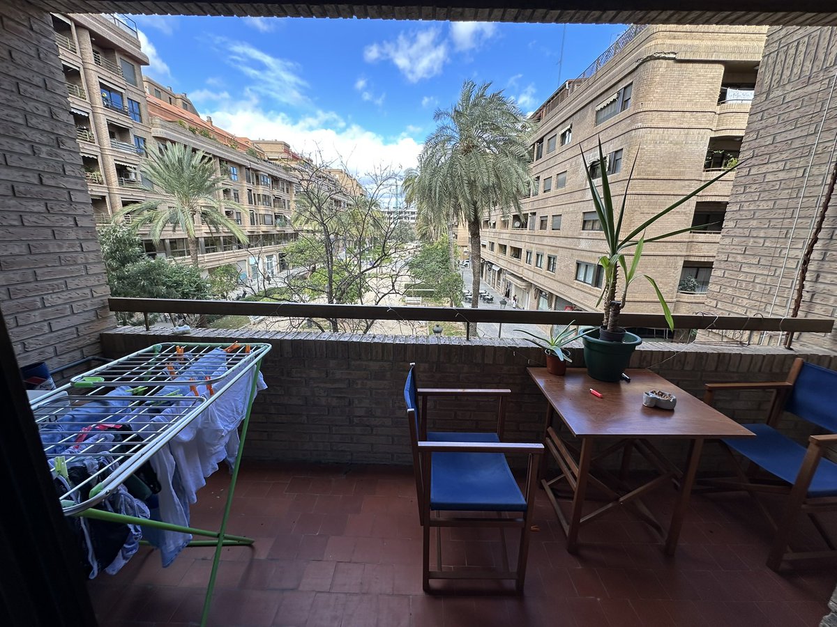 adileon16's tweet photo. ¡¡¡habitación libre en valencia para marzo/abril!!! 

📕 Enfrente de la upv y derecho uv 
🛒 Vivimos encima del Consum
🌟 Piso amplísimo y con mucha luz
🛌 Todas las habs tienen cama doble 
💆🏼‍♂️ Dos baños
🍴Cocina muy equipada

Más fotos/info en este tiktok:
https://t.co/MR8VI0Oh3F https://t.co/4WXAaKqRqV