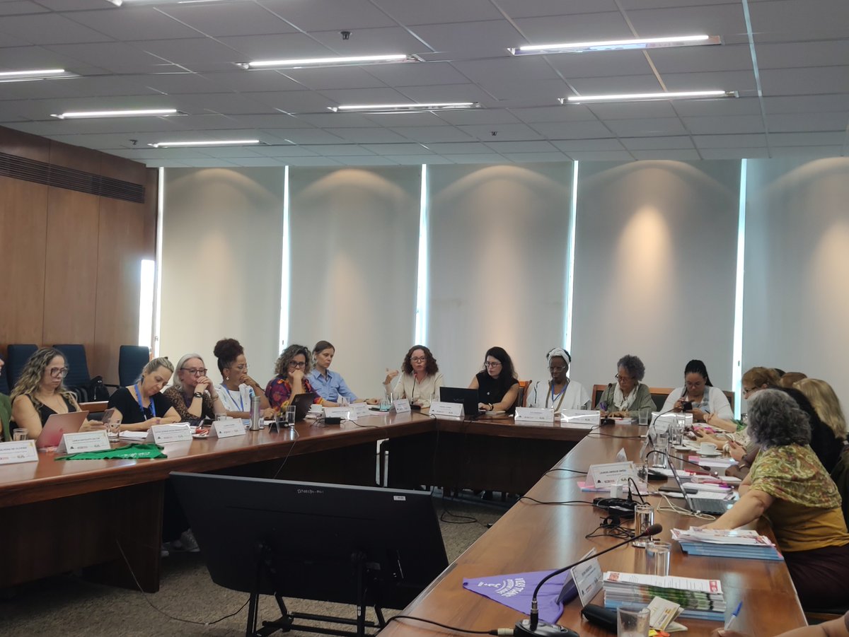 MinPlanejamento's tweet photo. A subsecretária de Temas Transversais da Secretaria de Orçamento Federal, Elaine Xavier, participou da 86ª Reunião Ordinária do Conselho Nacional dos Direitos da Mulher nesta semana.
Ela falou da identificação dos gastos que beneficiam as mulheres nos Orçamentos da União.👇 https://t.co/GGc0eNgwmu
