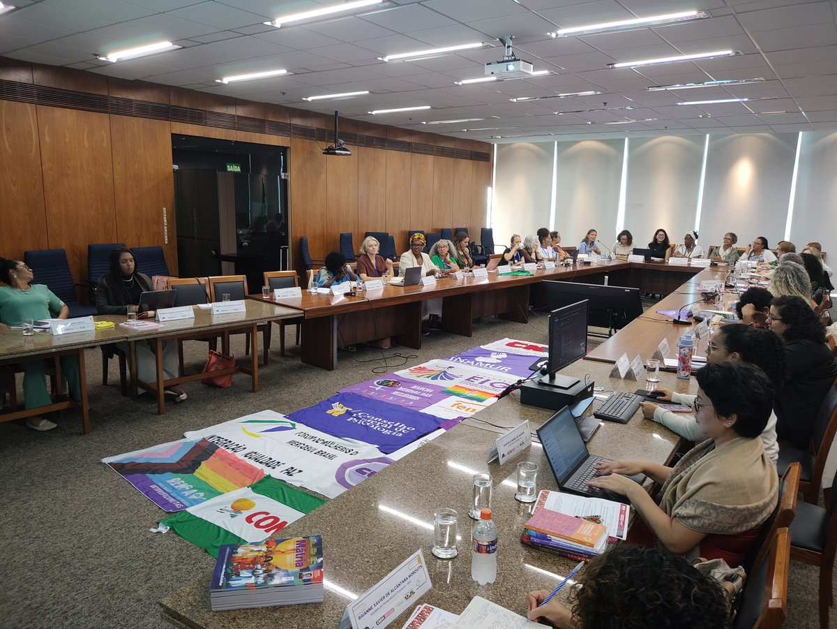 MinPlanejamento's tweet photo. Entre os exemplos citados pela subsecretária estiveram os relatórios de execução da Agenda Transversal de Mulheres, o subpainel das Agendas Transversais no Painel do Orçamento Federal e o Orçamento Cidadão. 👇 https://t.co/OgQghRDdlB