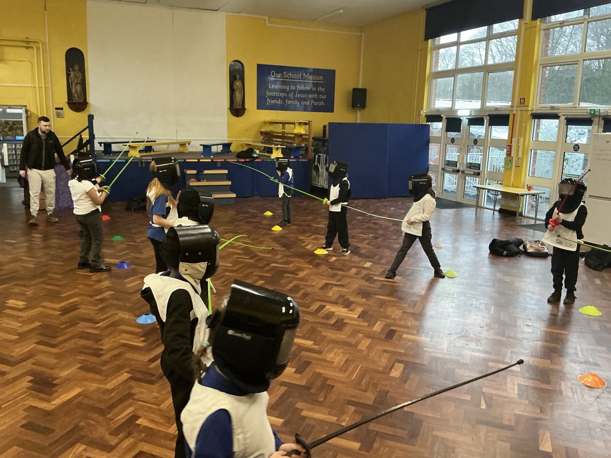 AbbeyPrimary's tweet image. #Y3 are fencing for the first time, learning new skills and how to stay safe. #PE #fencing