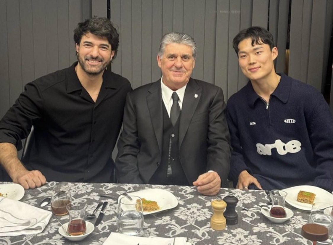 #EnginAkyürek, Beşiktaş başkanı Serdar Adalı ve futbolcu Hyun-Gyu Oh ile bir araya geldi.