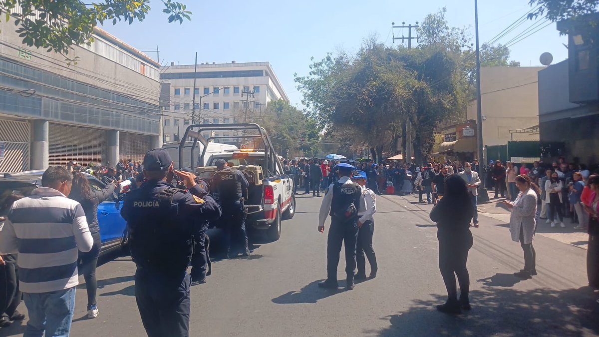 🚨 Atención | Blindar Cuauhtémoc

Hace unos momentos, nuestra Base Diana recibió llamadas alertando sobre una presunta amenaza de bomba en los juzgados de la colonia Doctores.

De inmediato, personal de Protección Civil y Policía Auxiliar Cuauhtémoc activó los protocolos de
